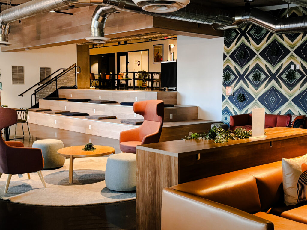 A tiered seating area in Kenect Phoenix’s coworking space, designed for collaborative meetings or casual work sessions, surrounded by cozy furniture and stylish decor.