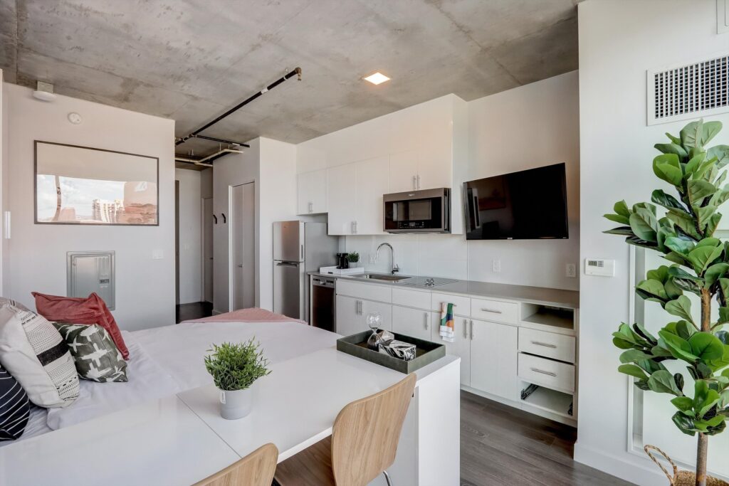 035 N Central Ave 1109 017