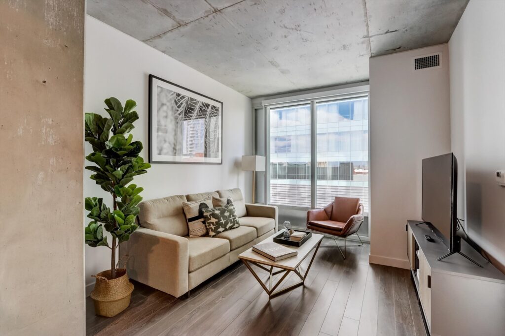 051 N Central Ave 1112 010