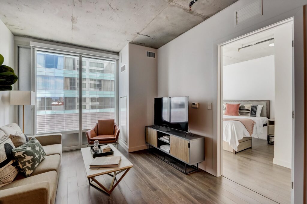 052 N Central Ave 1112 011